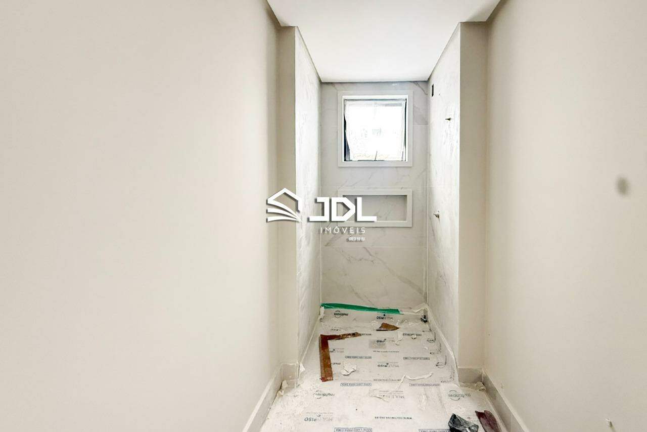 Apartamento à venda no bairro Praia de Armação do Itapocorói: 