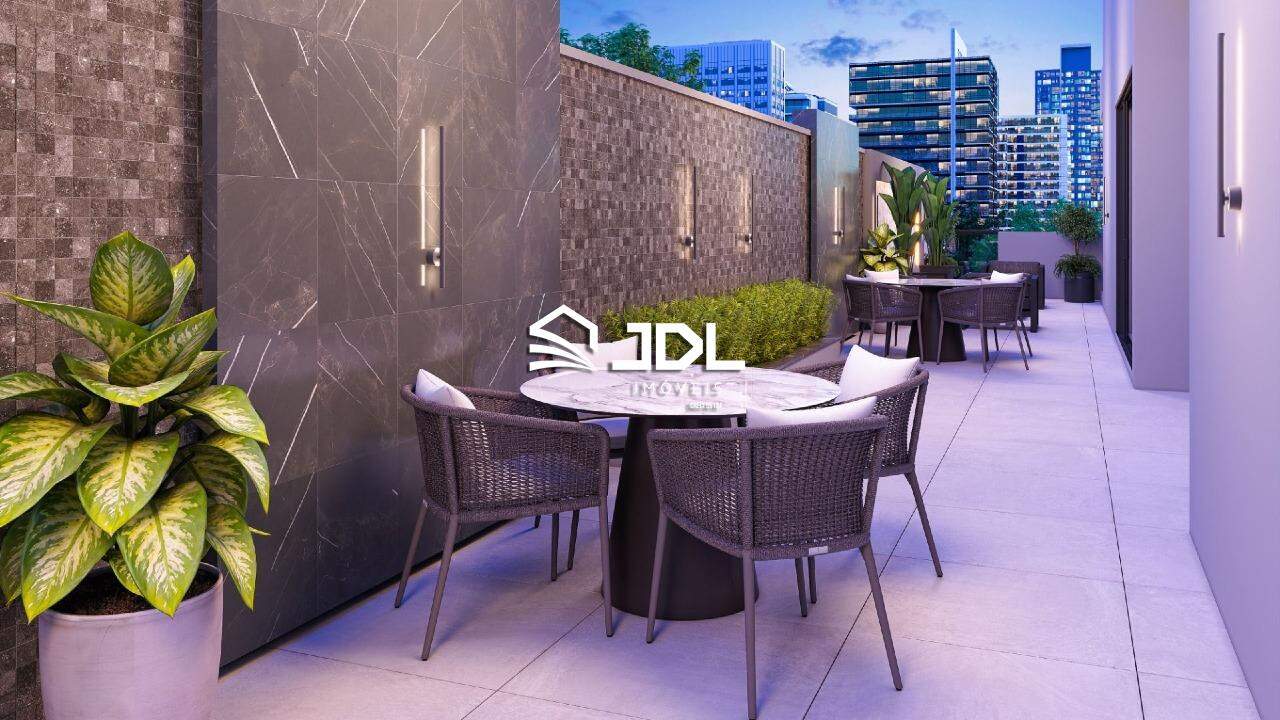 Apartamento à venda no bairro Meia Praia: 