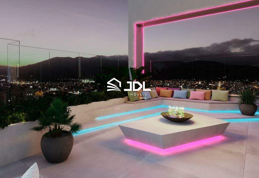 Apartamento à venda no bairro Meia Praia: 