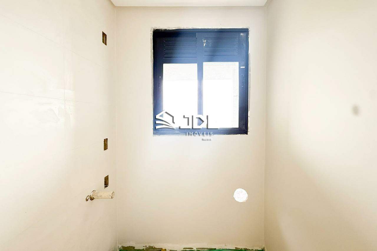 Apartamento à venda no bairro Praia de Armação do Itapocorói: 