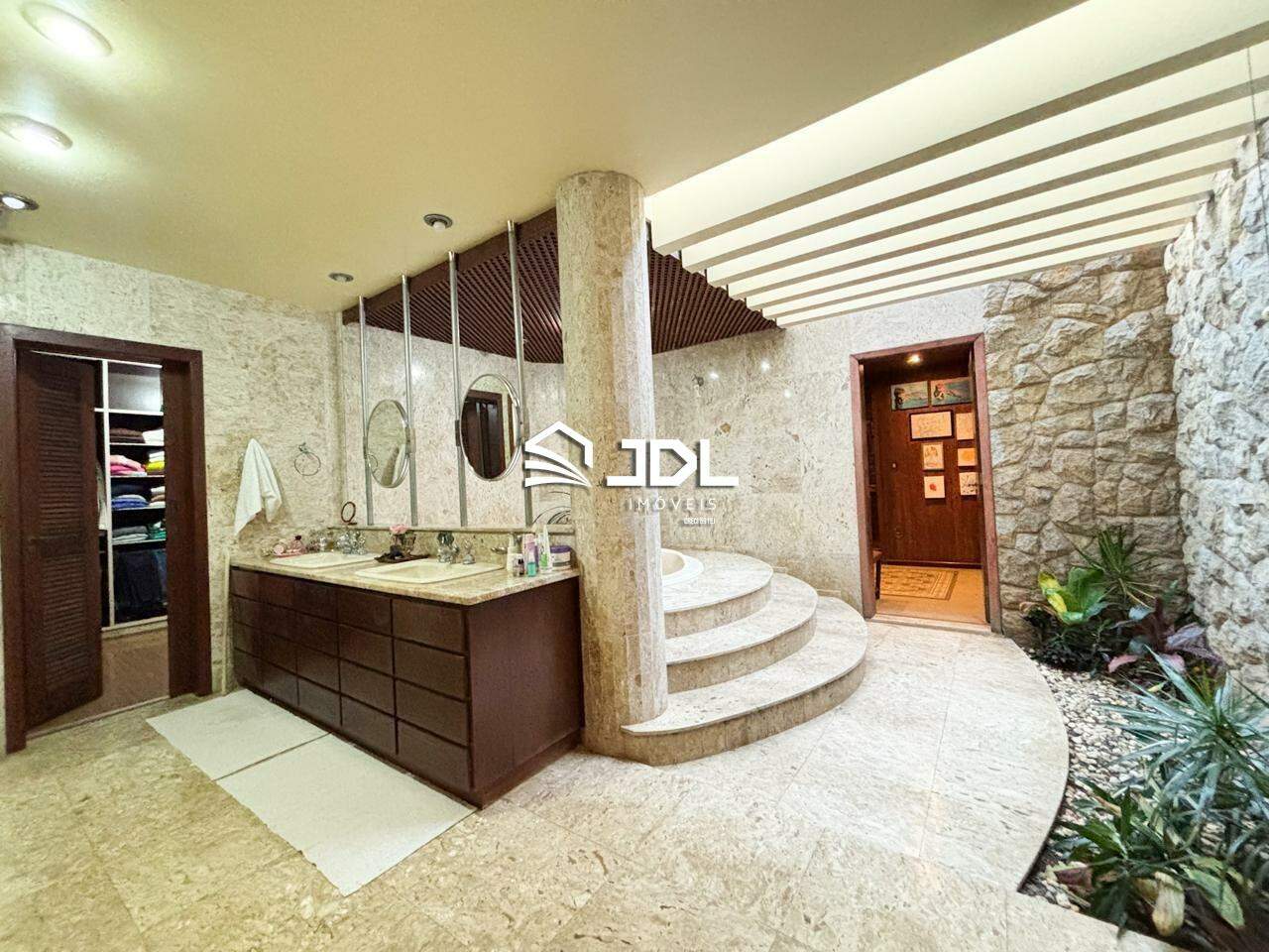Casa à venda no bairro Garcia: 