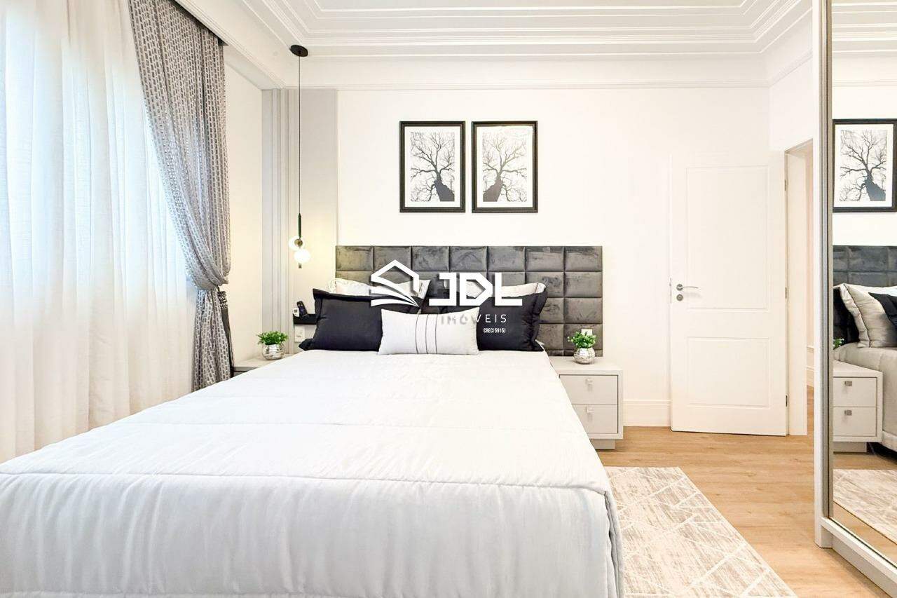 Apartamento à venda no bairro Meia Praia: 