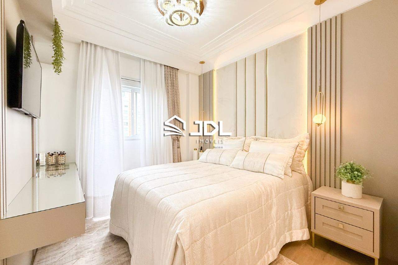 Apartamento à venda no bairro Meia Praia: 