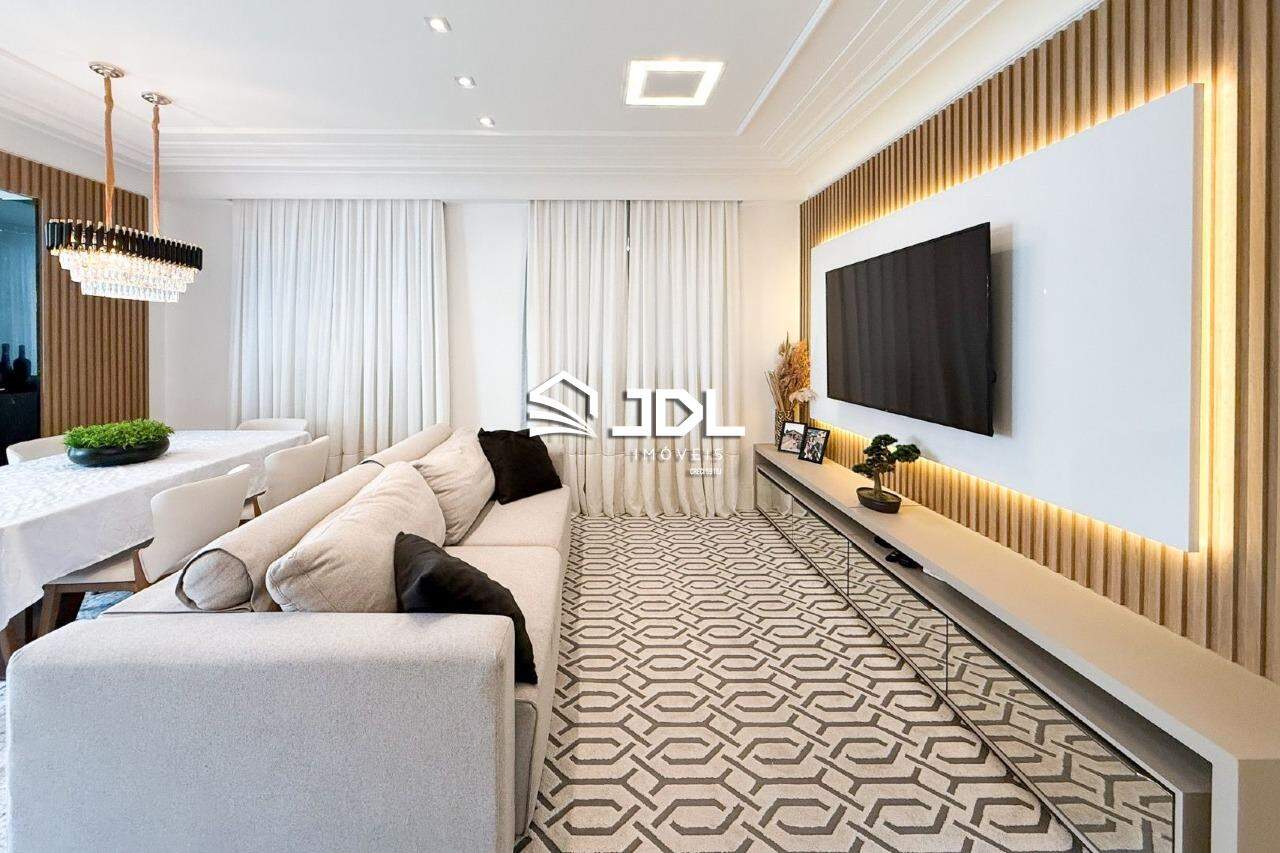 Apartamento à venda no bairro Meia Praia: 