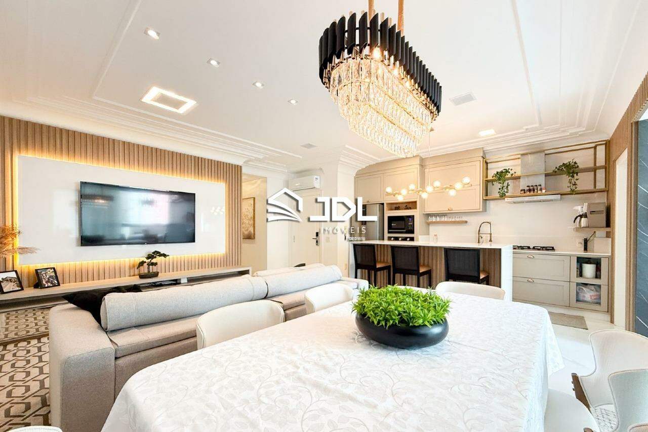 Apartamento à venda no bairro Meia Praia: 