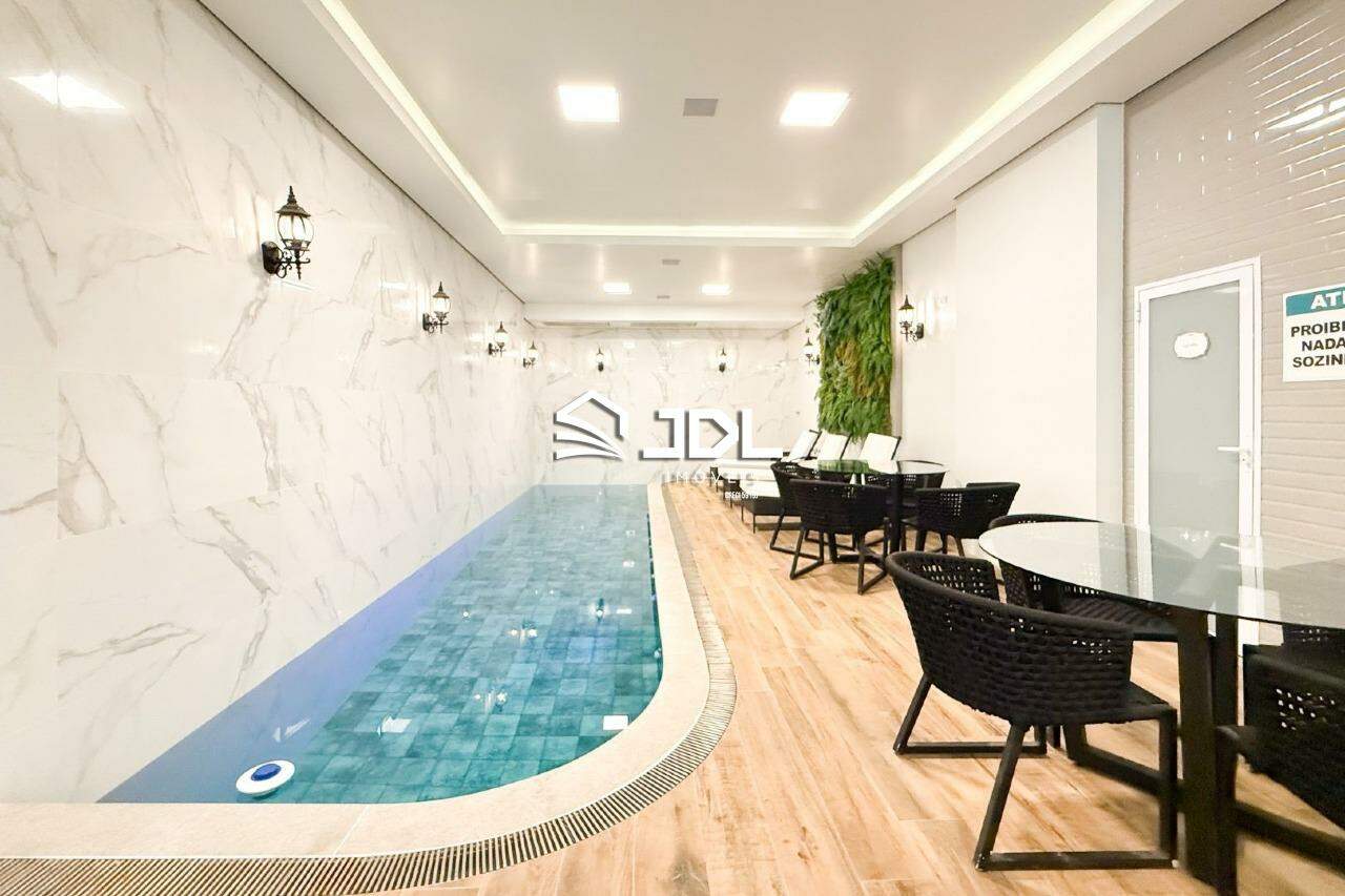 Apartamento à venda no bairro Meia Praia: 