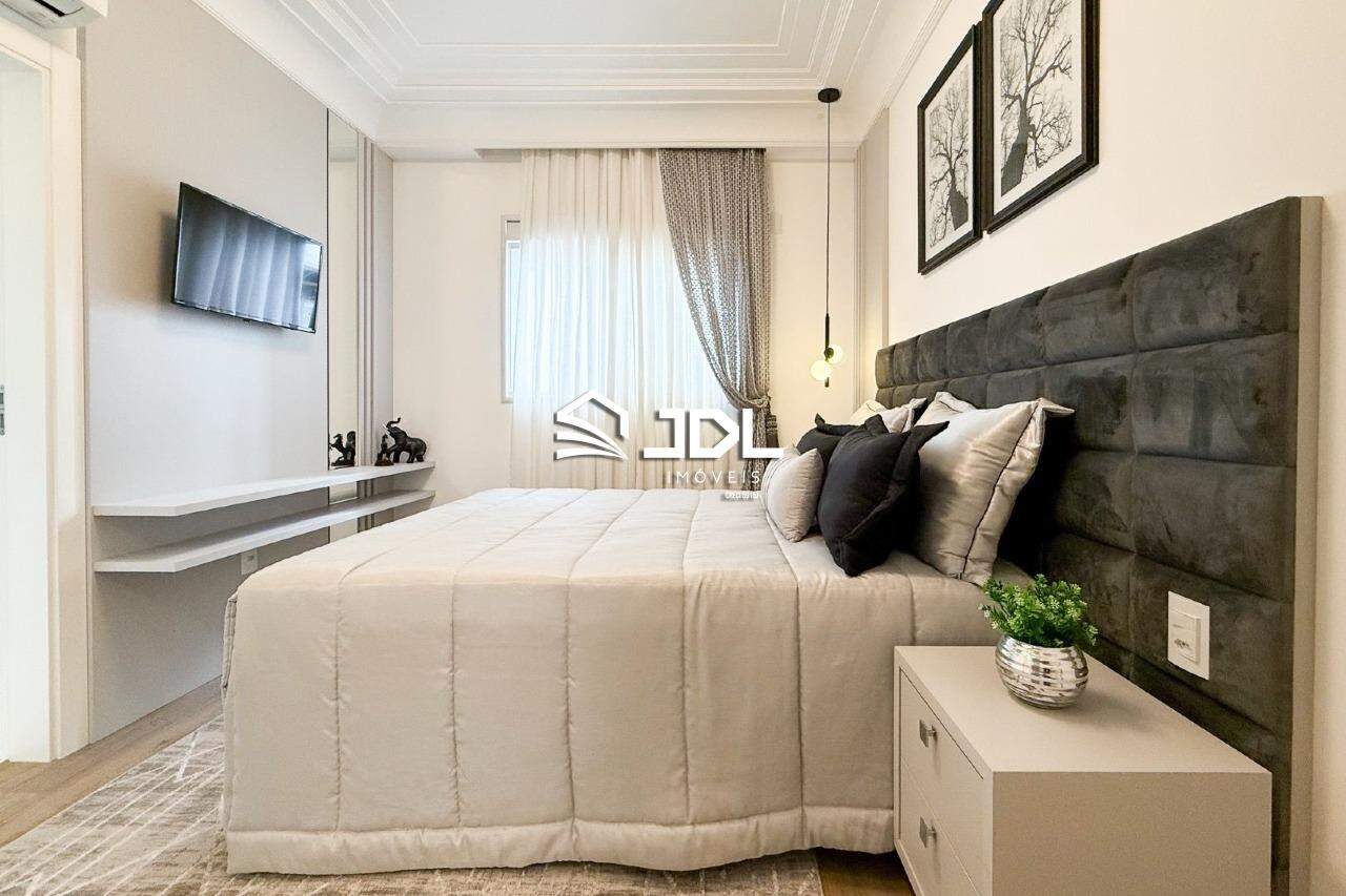 Apartamento à venda no bairro Meia Praia: 