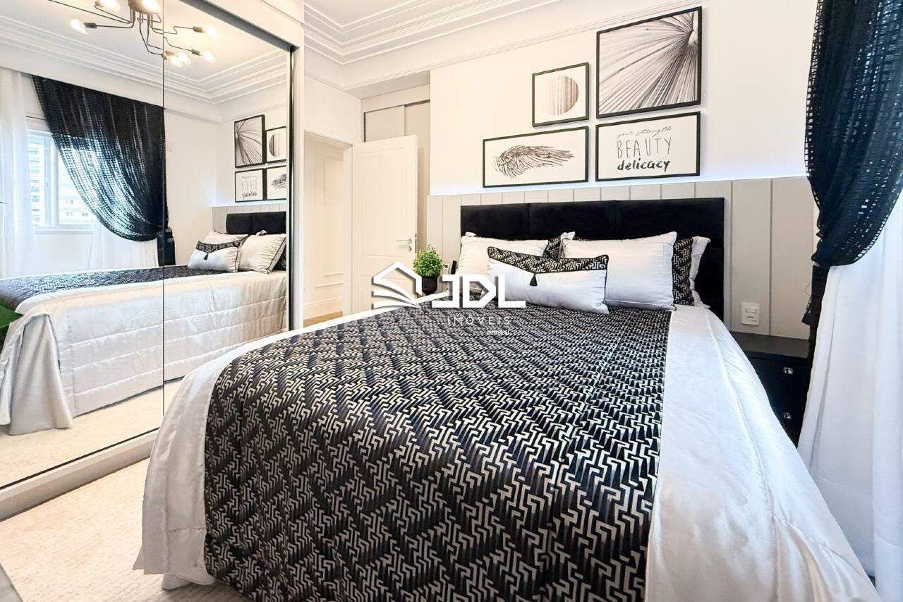 Apartamento à venda no bairro Meia Praia: 
