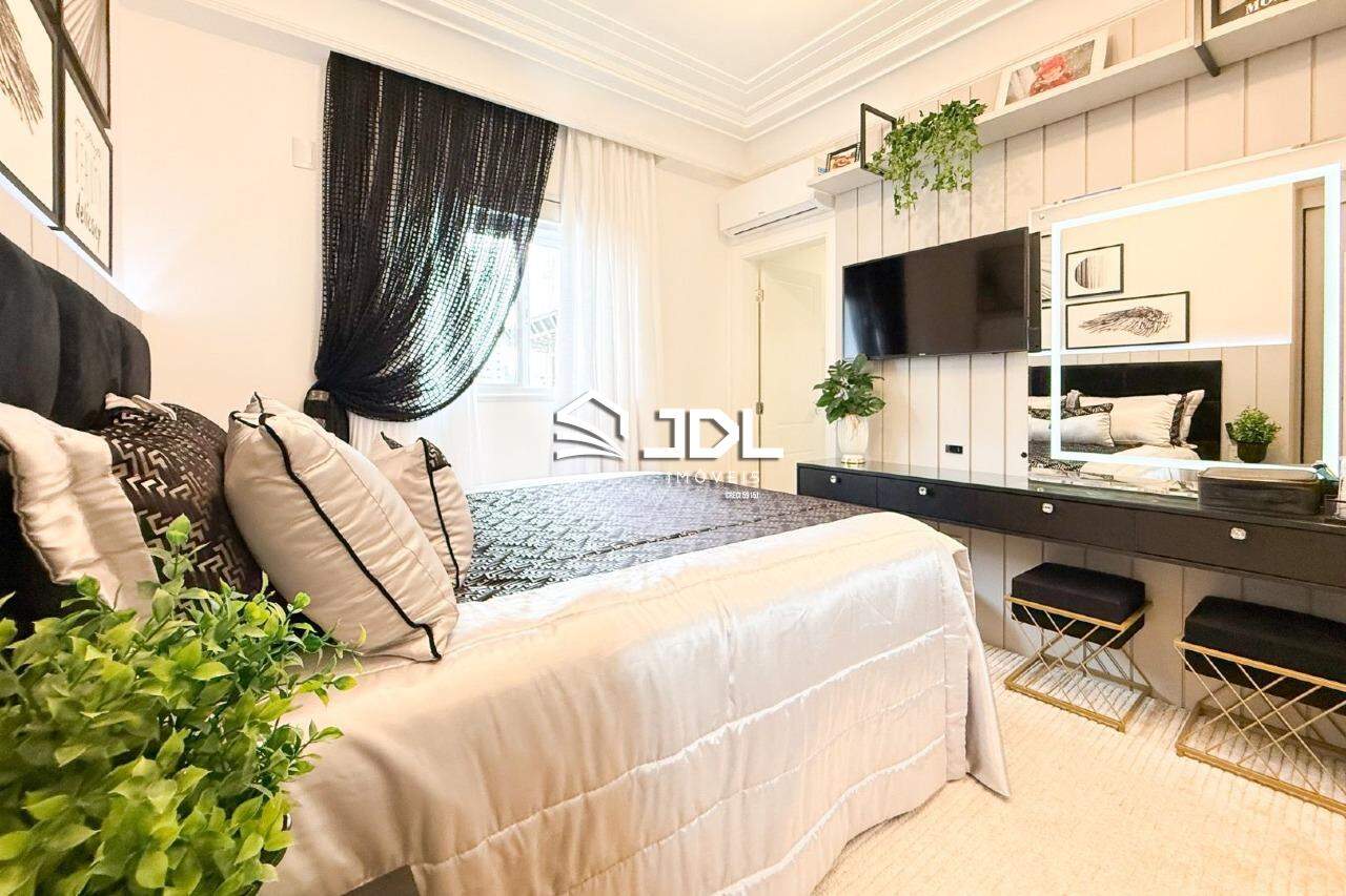 Apartamento à venda no bairro Meia Praia: 
