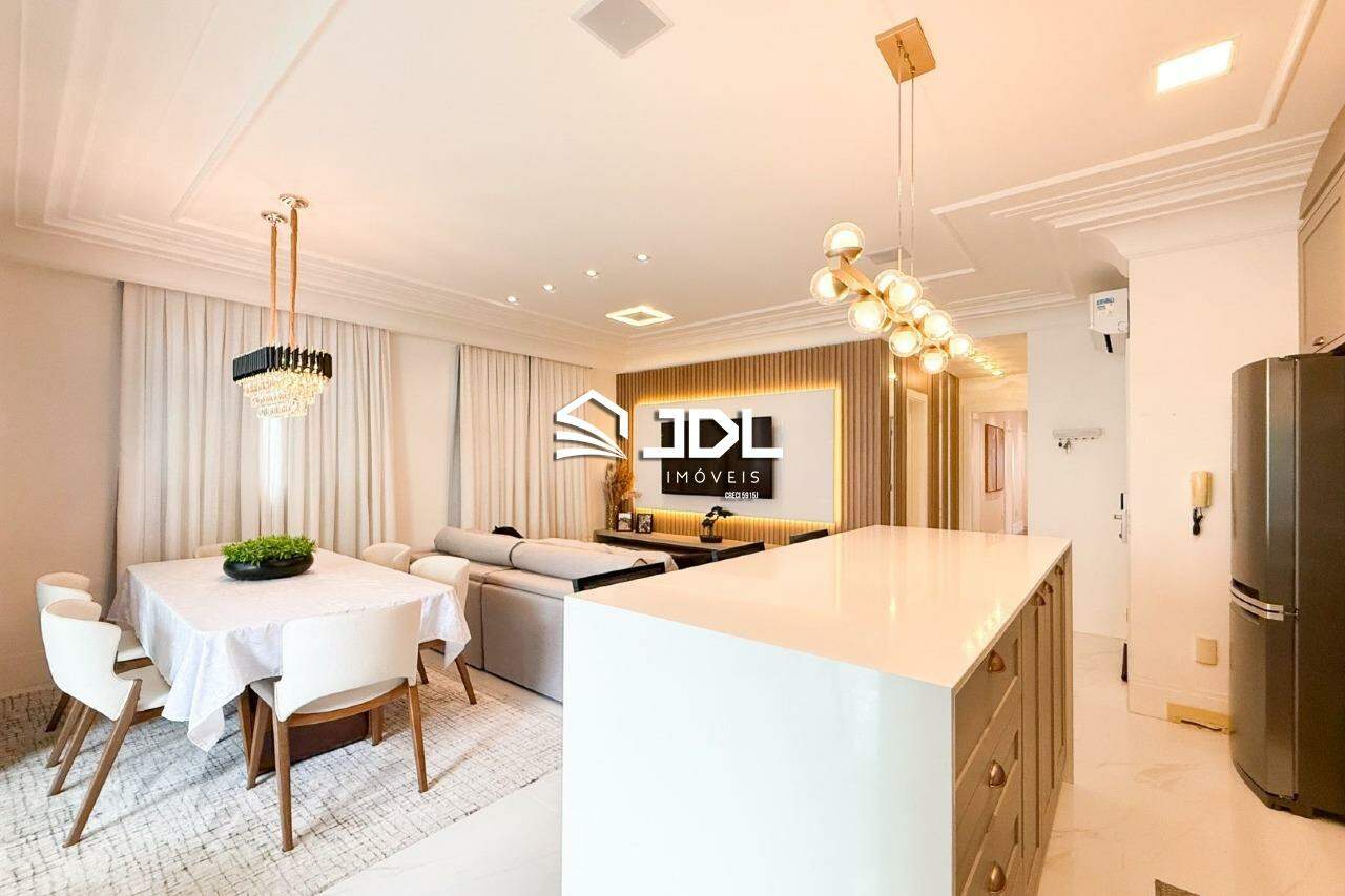 Apartamento à venda no bairro Meia Praia: 