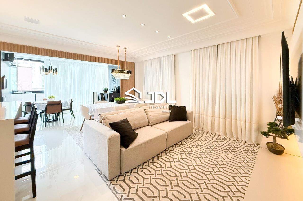 Apartamento à venda no bairro Meia Praia: 