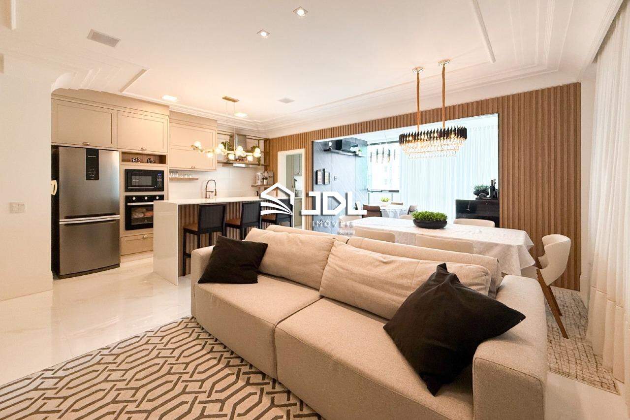 Apartamento à venda no bairro Meia Praia: 
