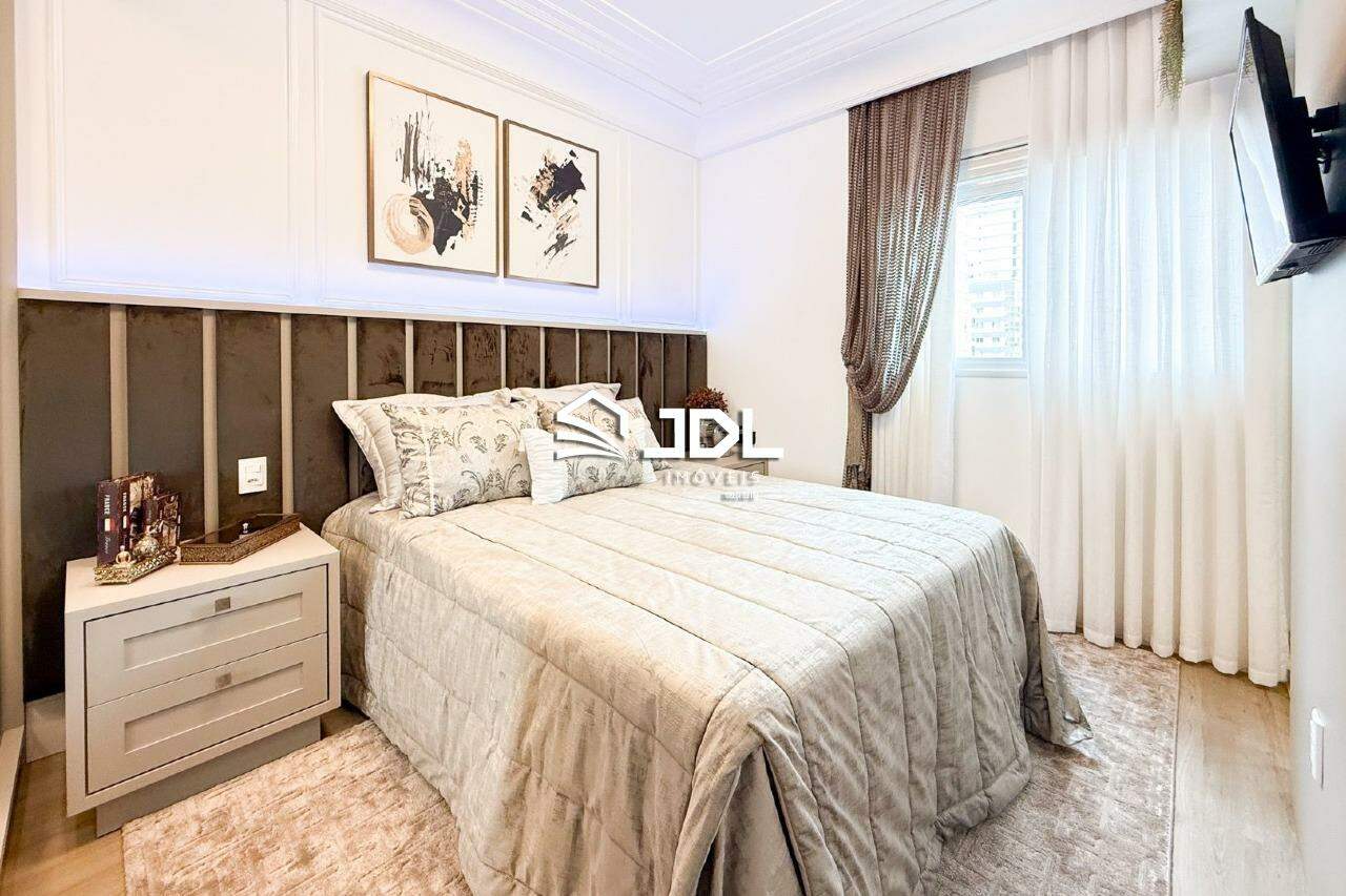 Apartamento à venda no bairro Meia Praia: 