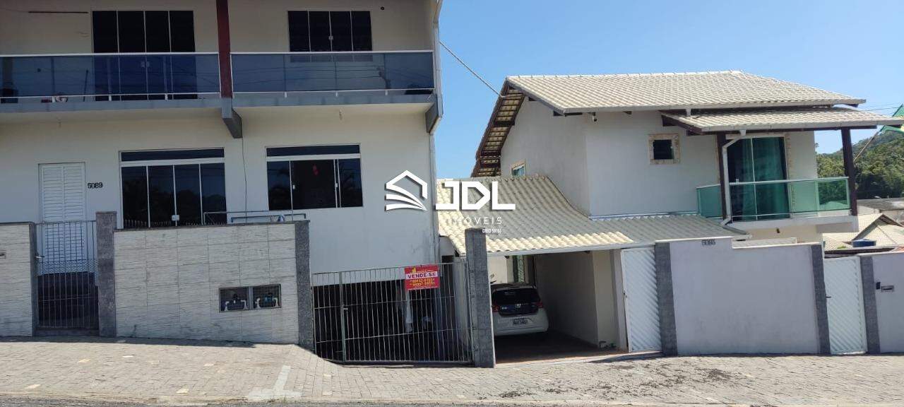 Casa à venda no bairro Praia de Armação do Itapocorói: 