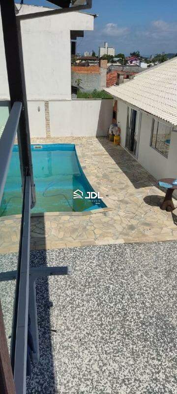 Casa à venda no bairro Praia de Armação do Itapocorói: 
