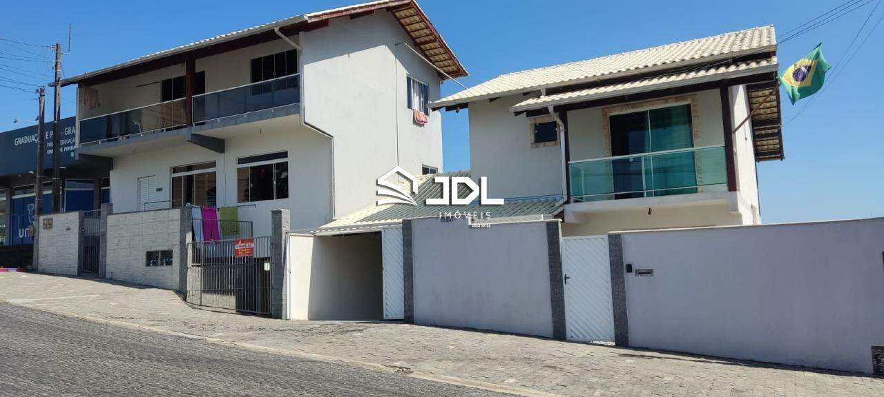 Casa à venda no bairro Praia de Armação do Itapocorói: 