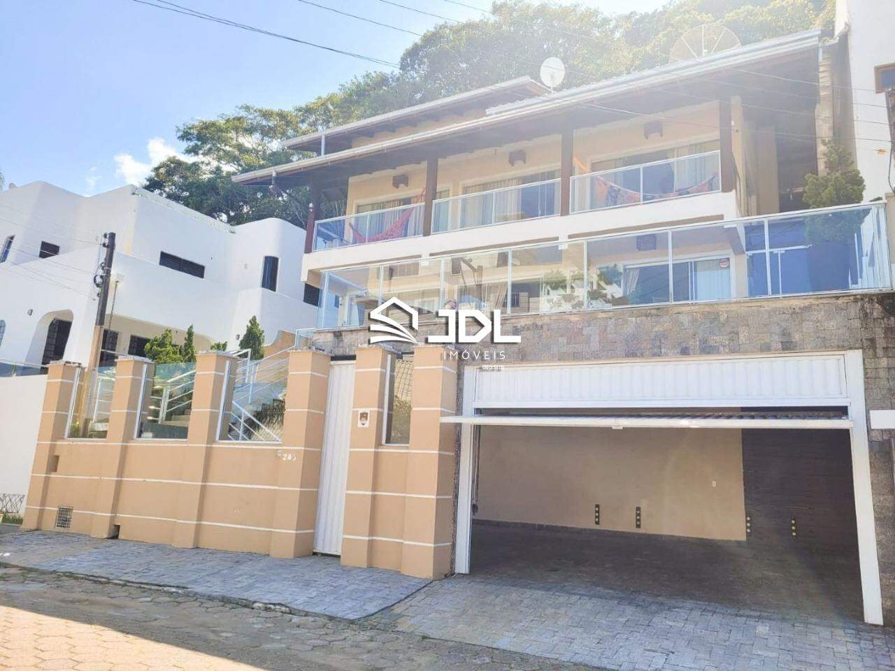 Casa à venda no bairro Centro: 