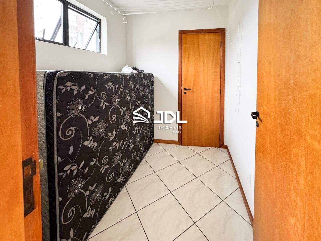 Apartamento à venda no bairro Velha: 
