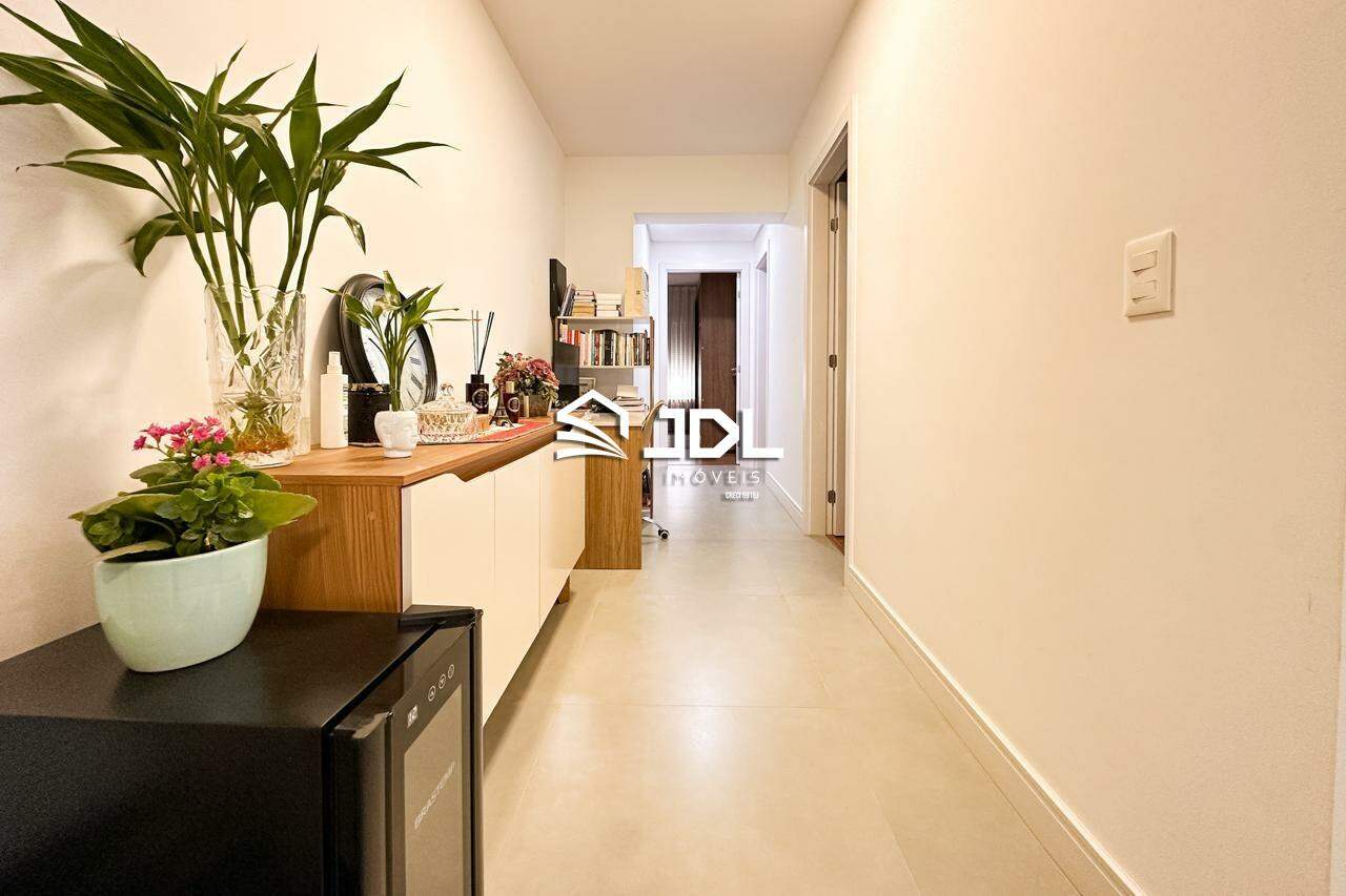 Apartamento à venda no bairro Vila Nova:
