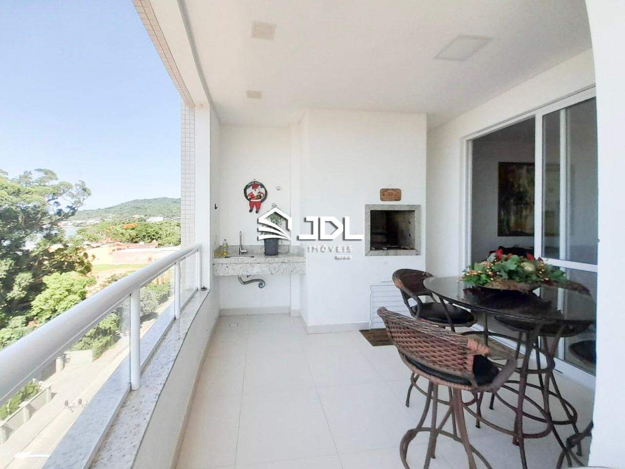 Apartamento à venda no bairro Armação: 