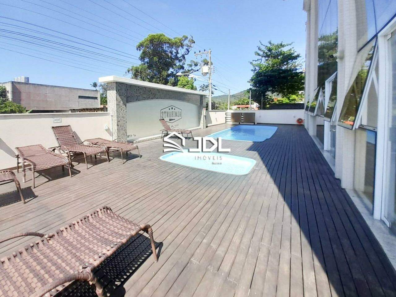 Apartamento à venda no bairro Armação: 