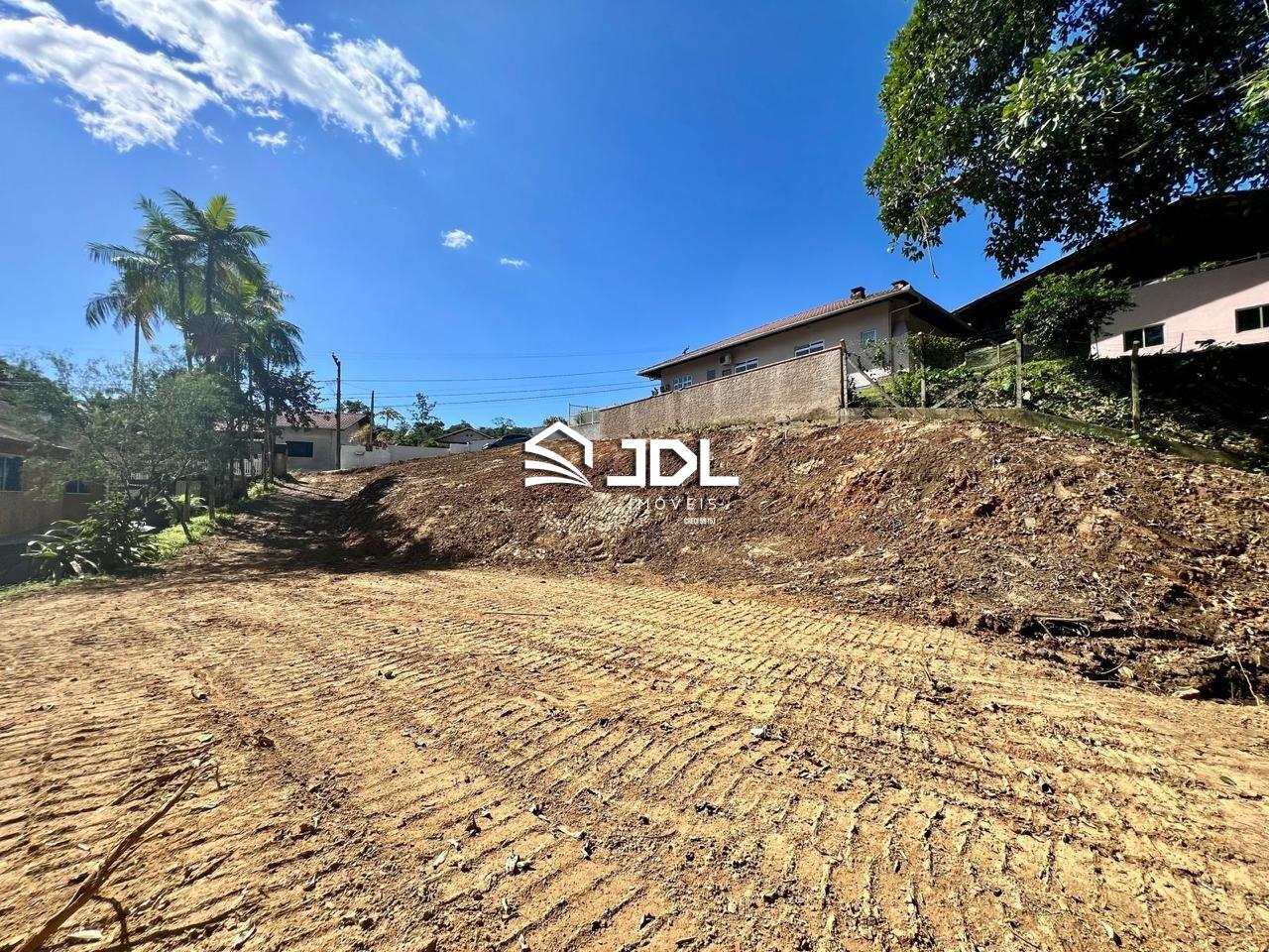 Terreno à venda no bairro Velha: 