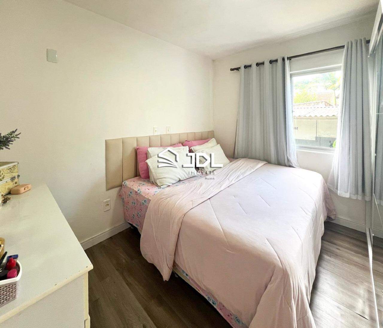 Apartamento à venda no bairro Velha: 