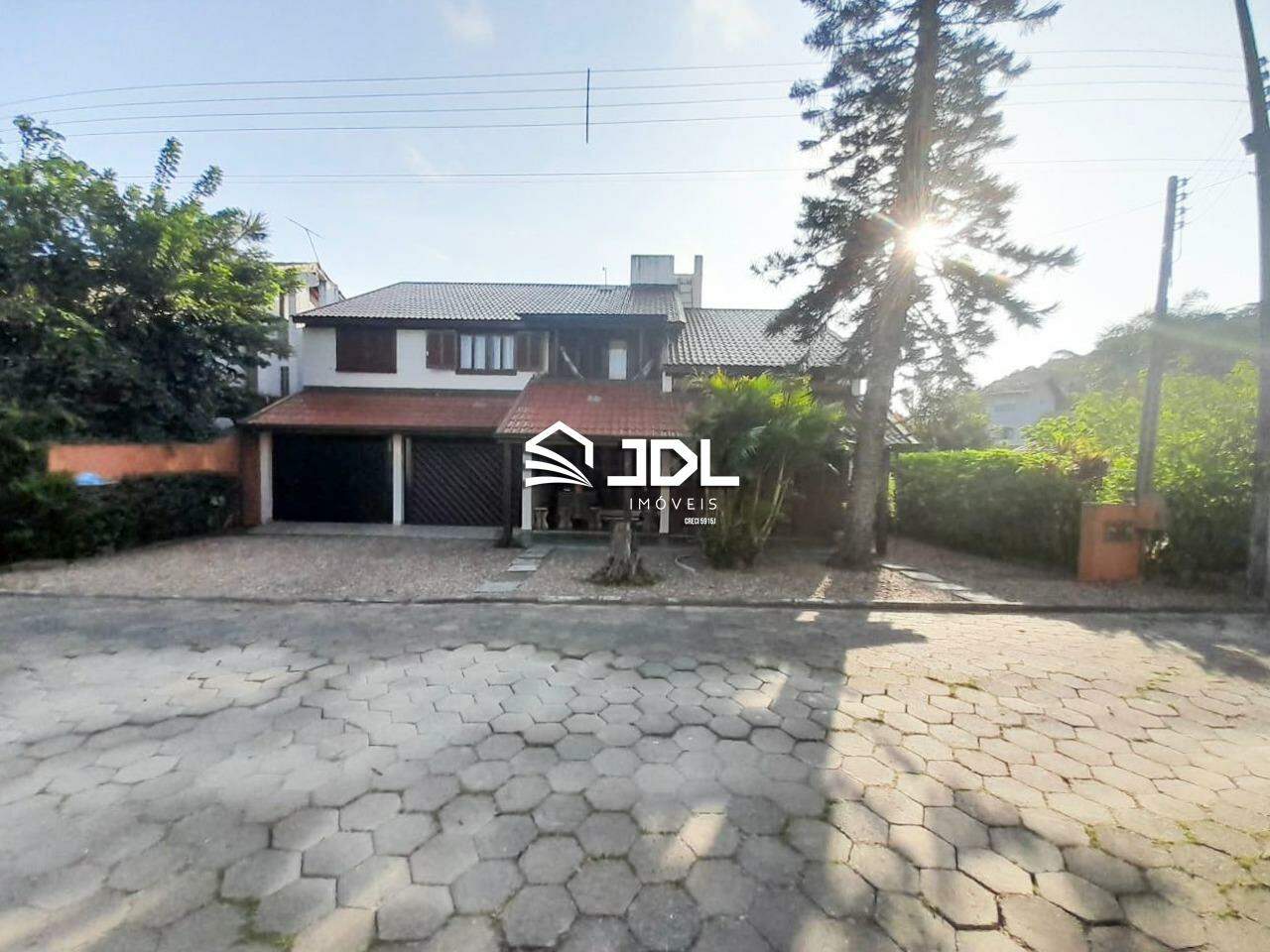 Casa à venda no bairro Centro: 