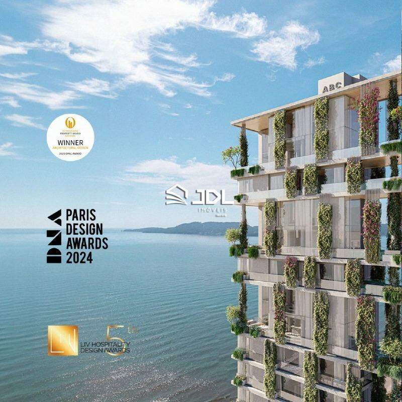 Apartamento à venda no bairro Meia Praia: 