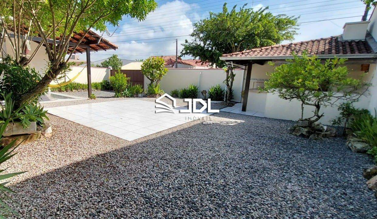 Casa à venda no bairro Armação: 