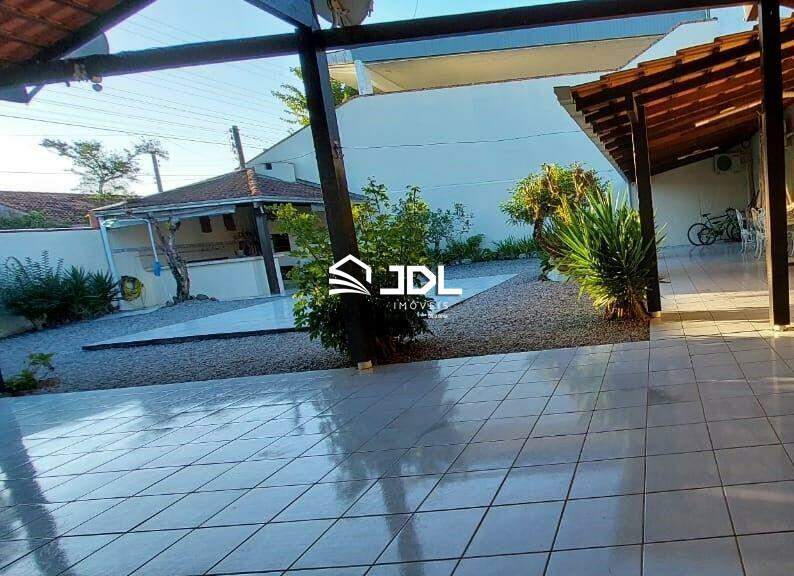 Casa à venda no bairro Armação: 