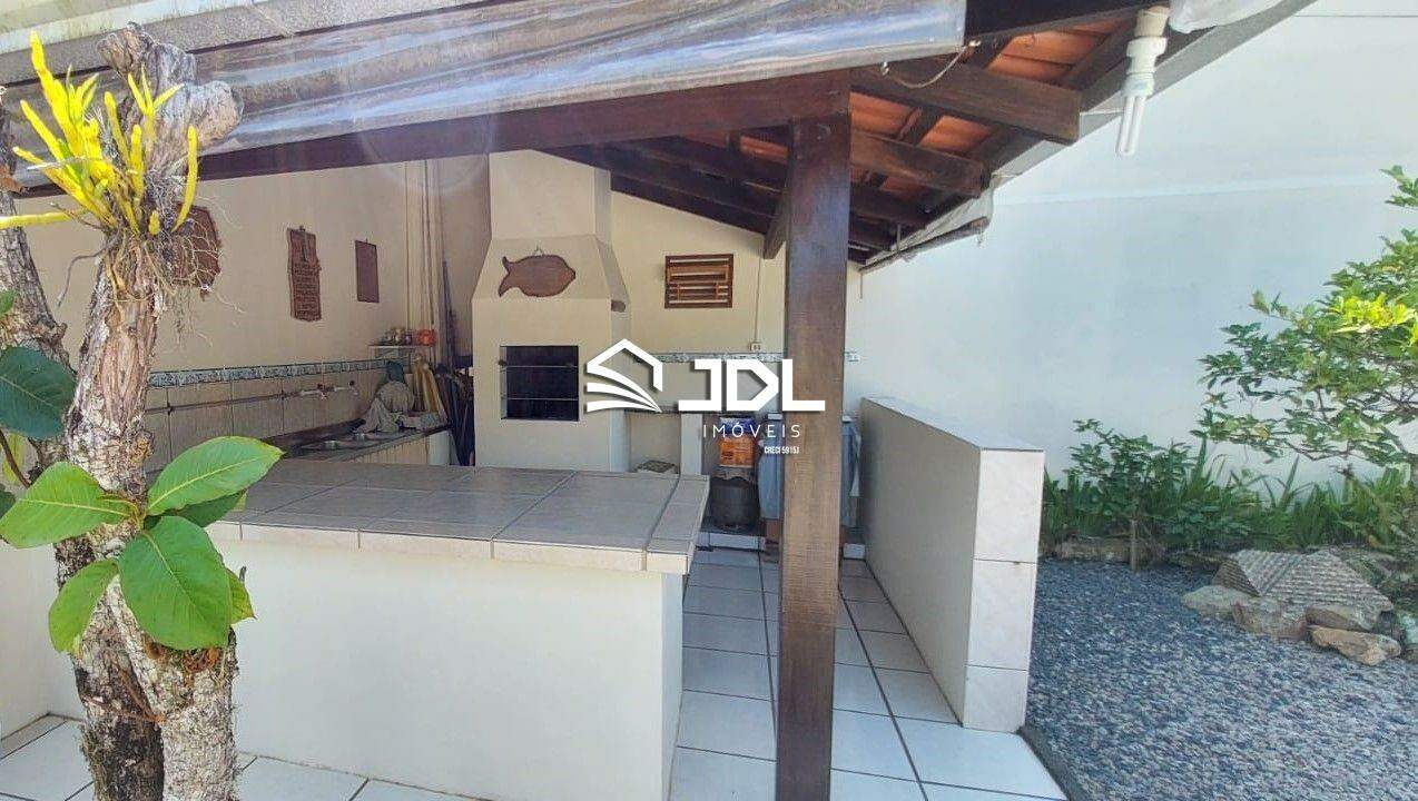 Casa à venda no bairro Armação: 