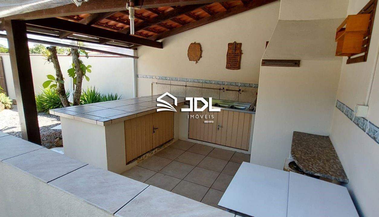 Casa à venda no bairro Armação: 