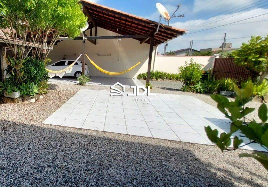 Casa à venda no bairro Armação: 