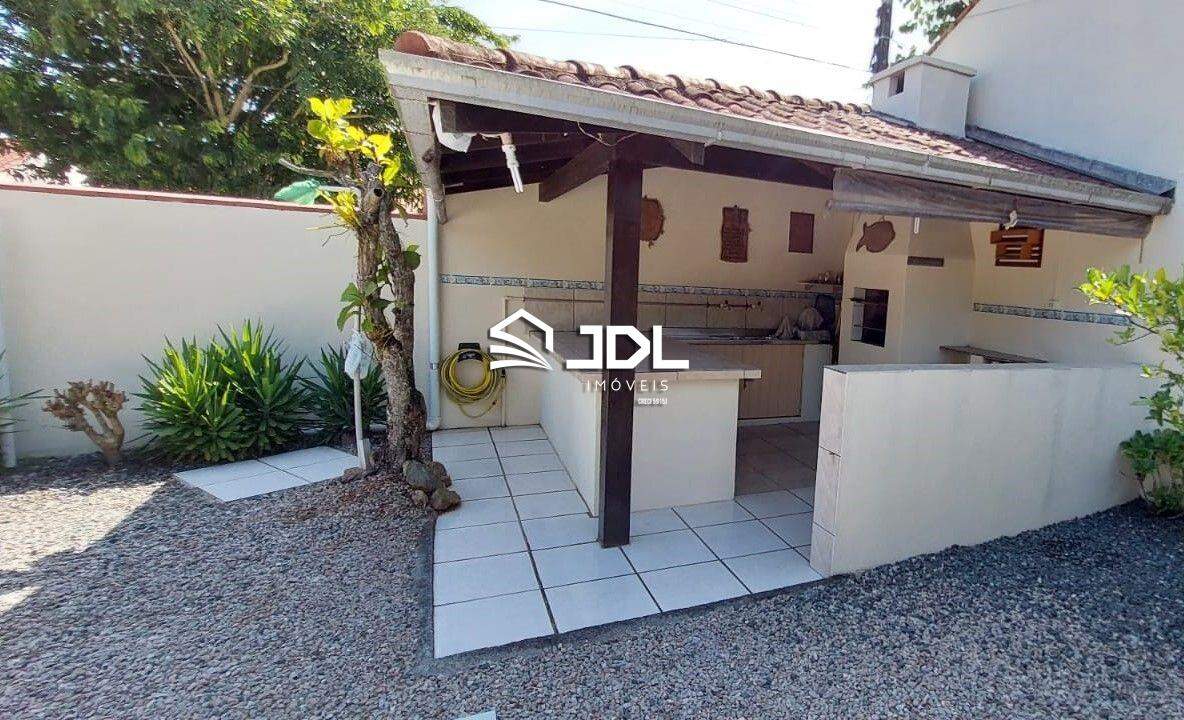 Casa à venda no bairro Armação: 