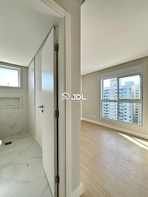 Apartamento à venda no bairro Centro: 