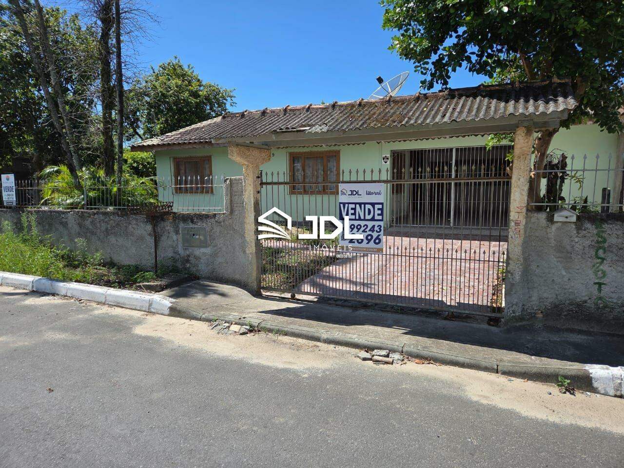 Casa à venda no bairro Armação: 