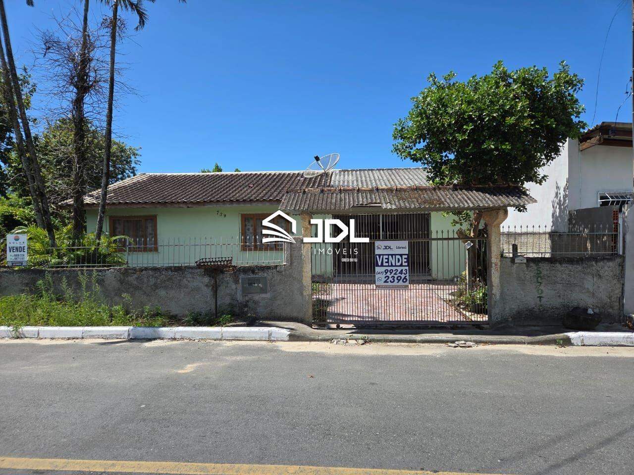 Casa à venda no bairro Armação: 