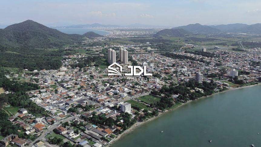 Apartamento à venda no bairro Armação: 