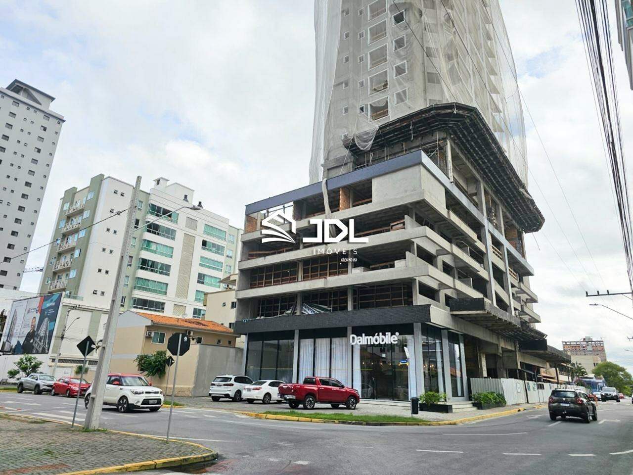 Apartamento à venda no bairro Meia Praia: 