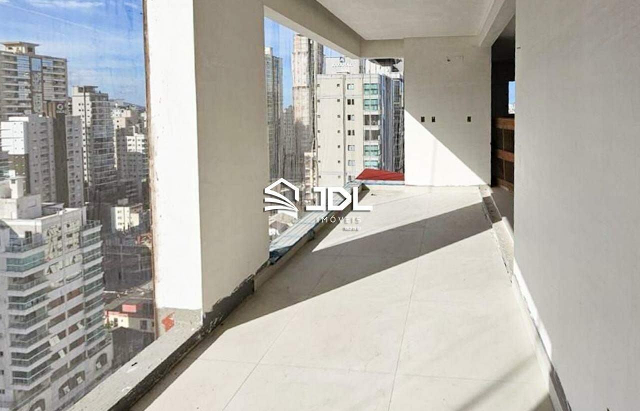 Apartamento à venda no bairro Meia Praia: 