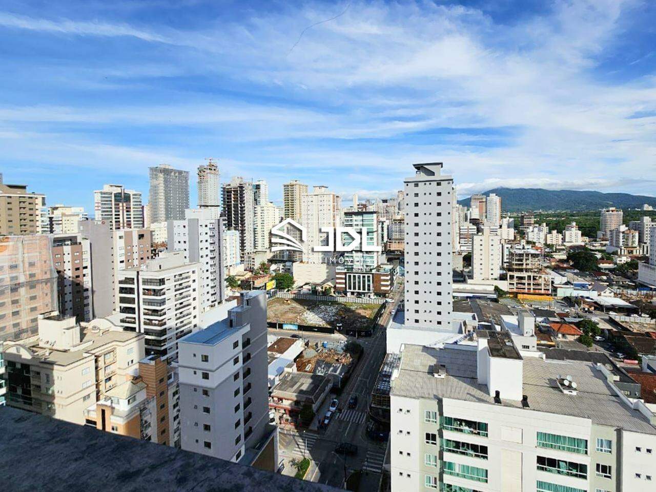 Apartamento à venda no bairro Meia Praia: 