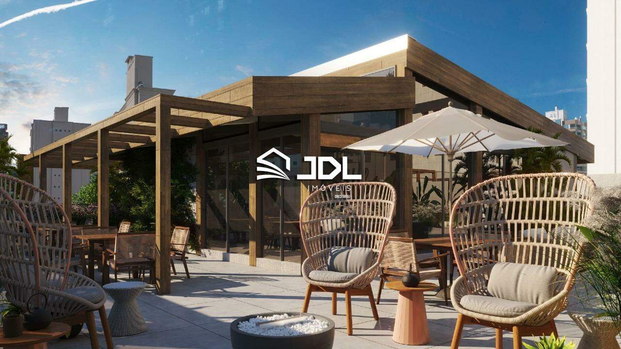 Apartamento à venda no bairro Meia Praia: 