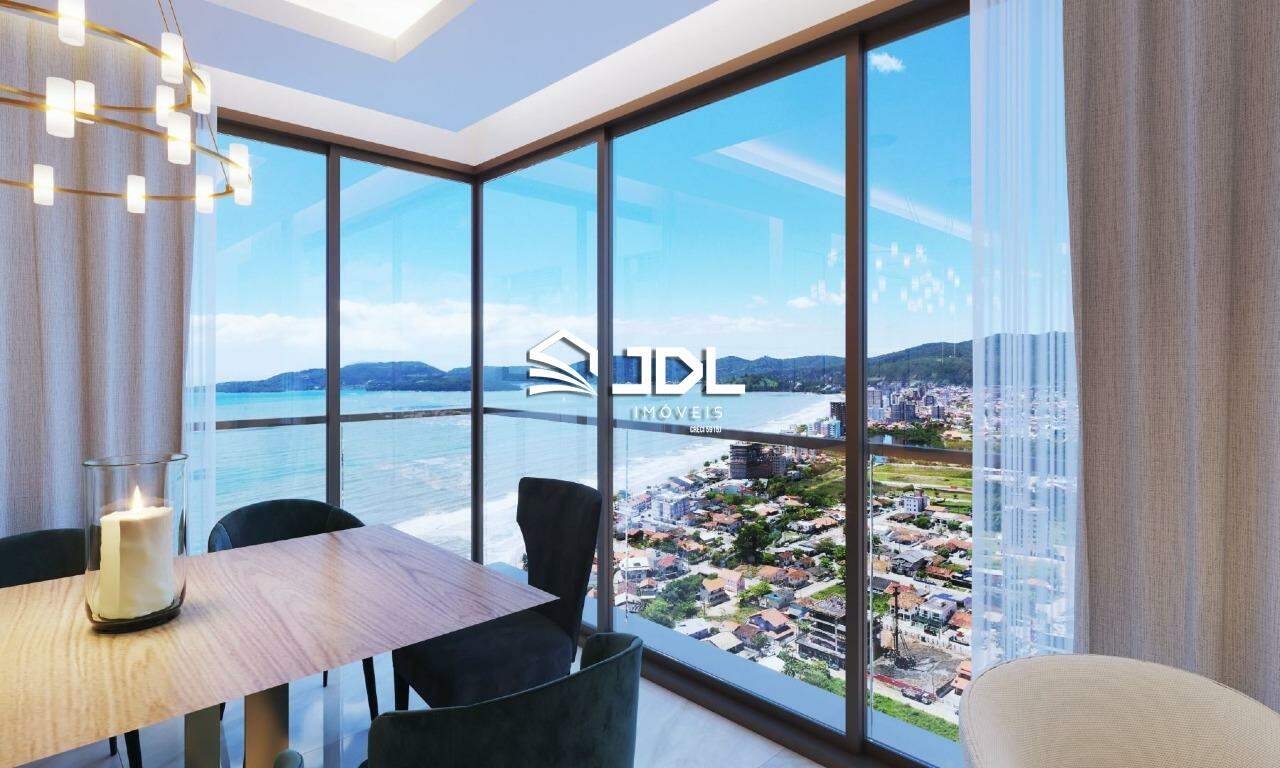 Apartamento à venda no bairro Meia Praia: 