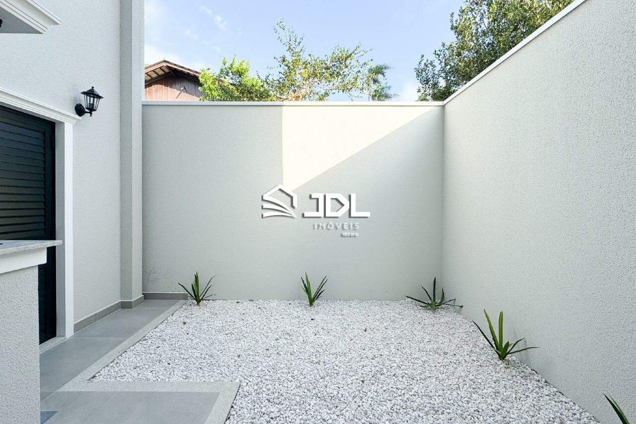 Casa à venda no bairro Armação: 