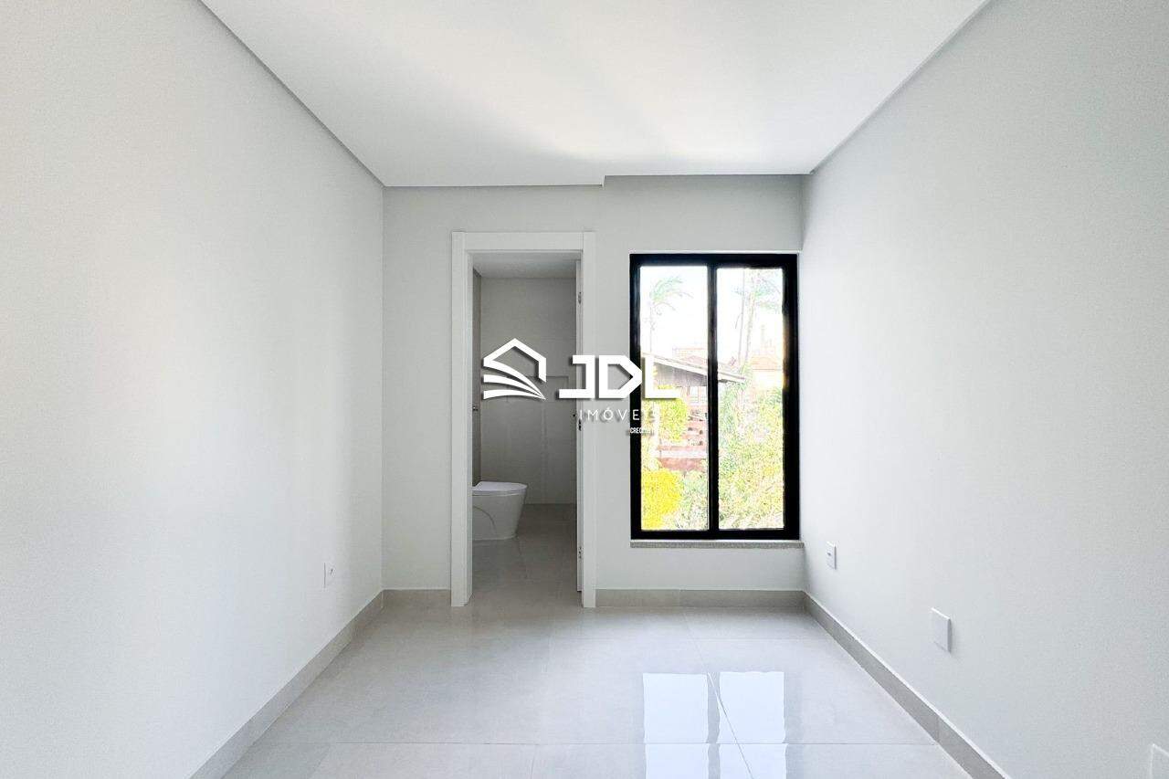 Casa à venda no bairro Armação: 
