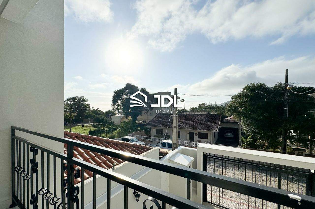 Casa à venda no bairro Armação: 