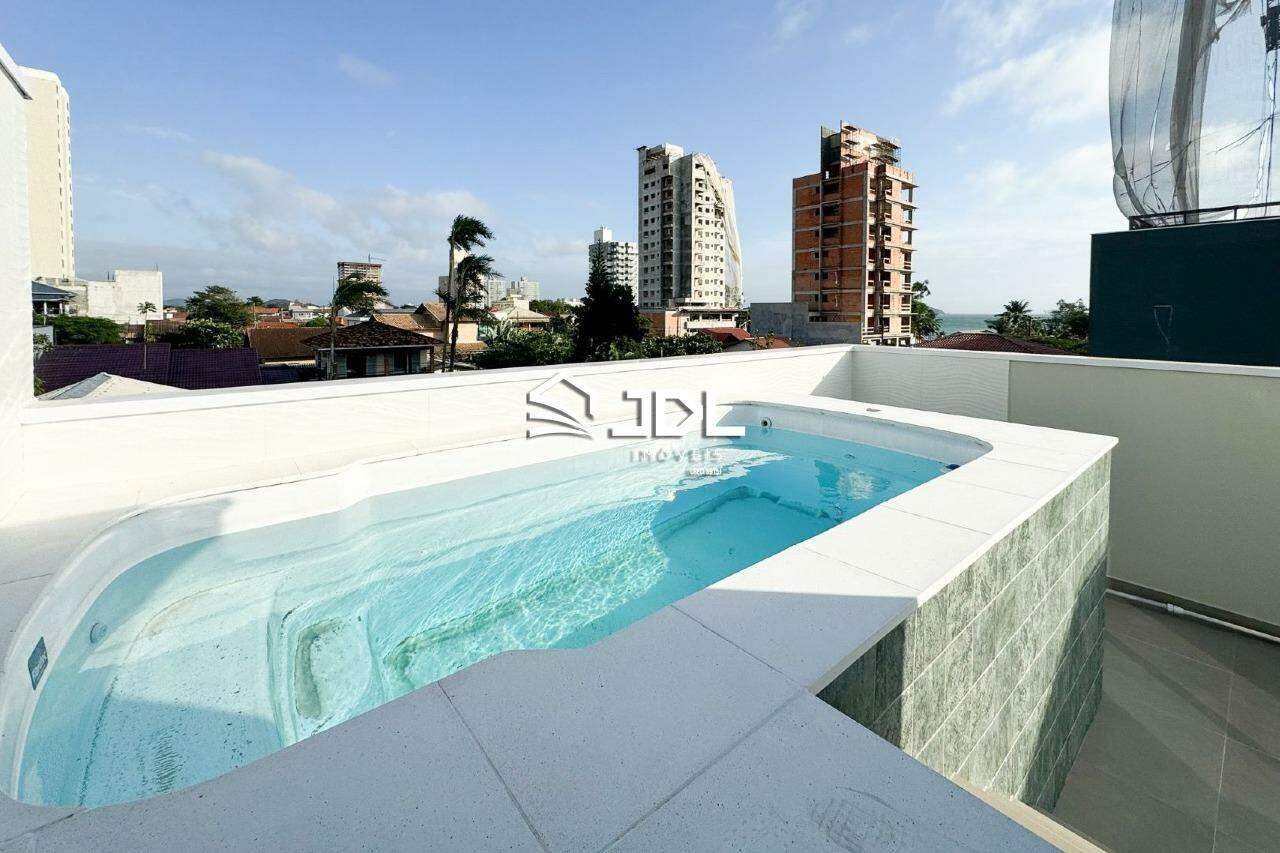 Casa à venda no bairro Armação: 