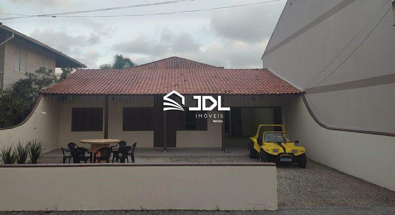 Casa à venda no bairro Armação: 