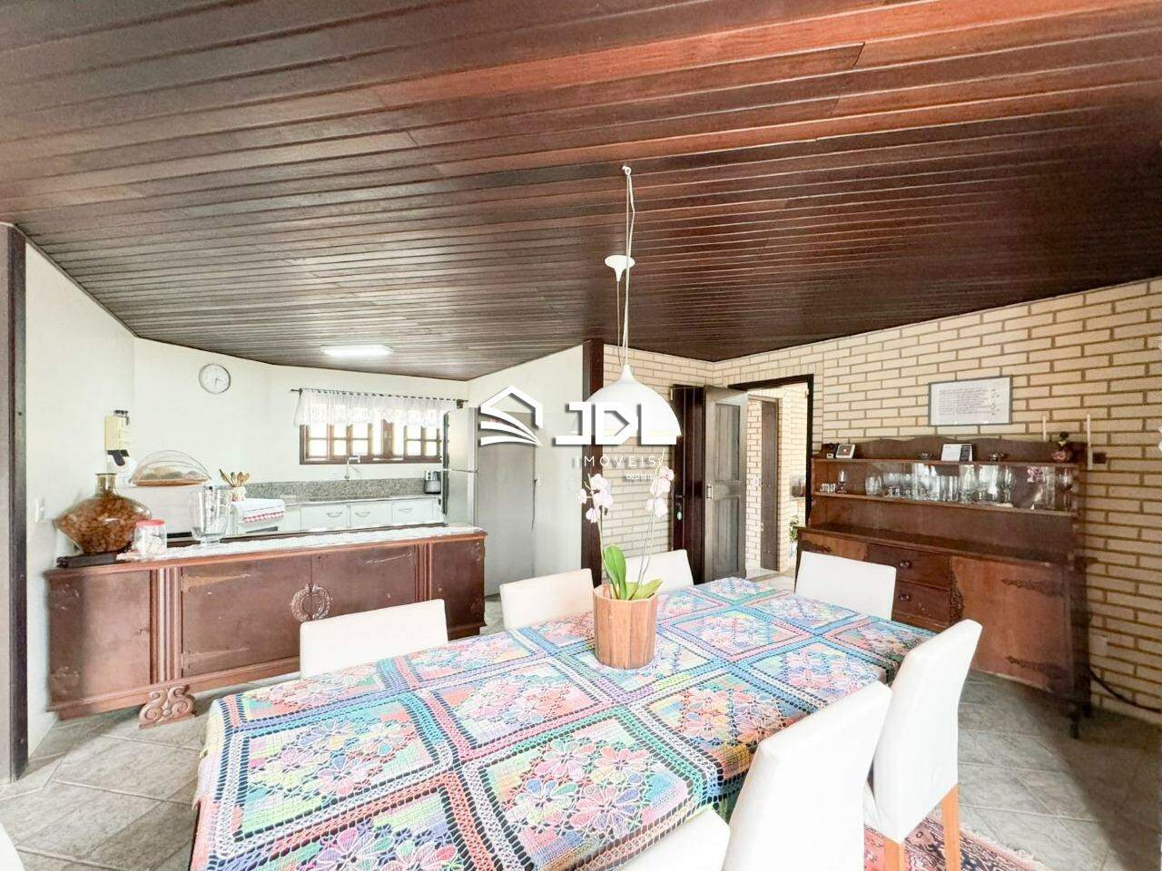 Casa à venda no bairro Armação: 